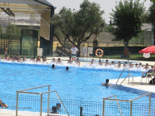 club-social-en-sevilla-con-piscina