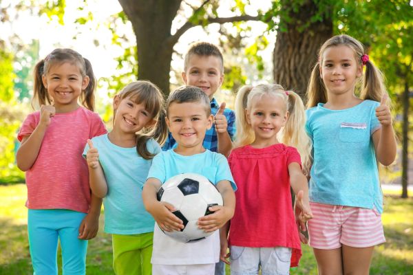 campus-de-verano-en-sevilla-ninos-con-pelota